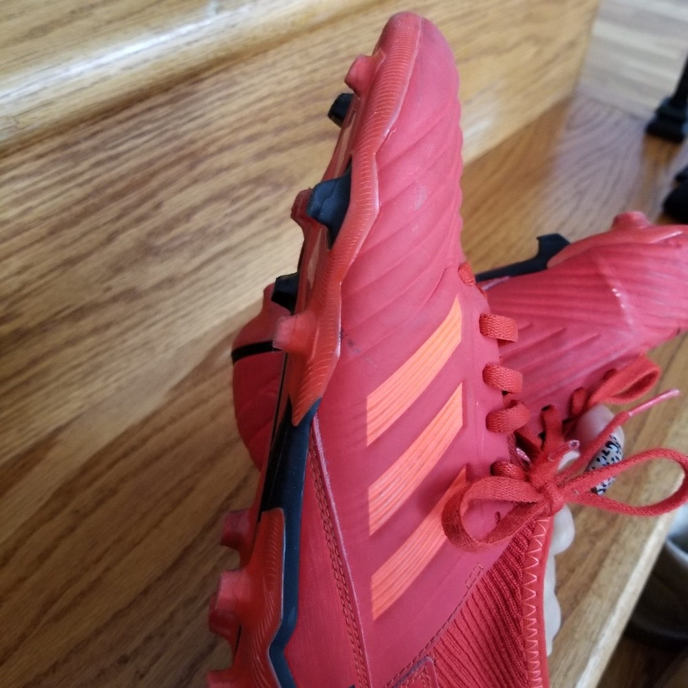 Adidas Predator Cleats - Picture 2 of 4